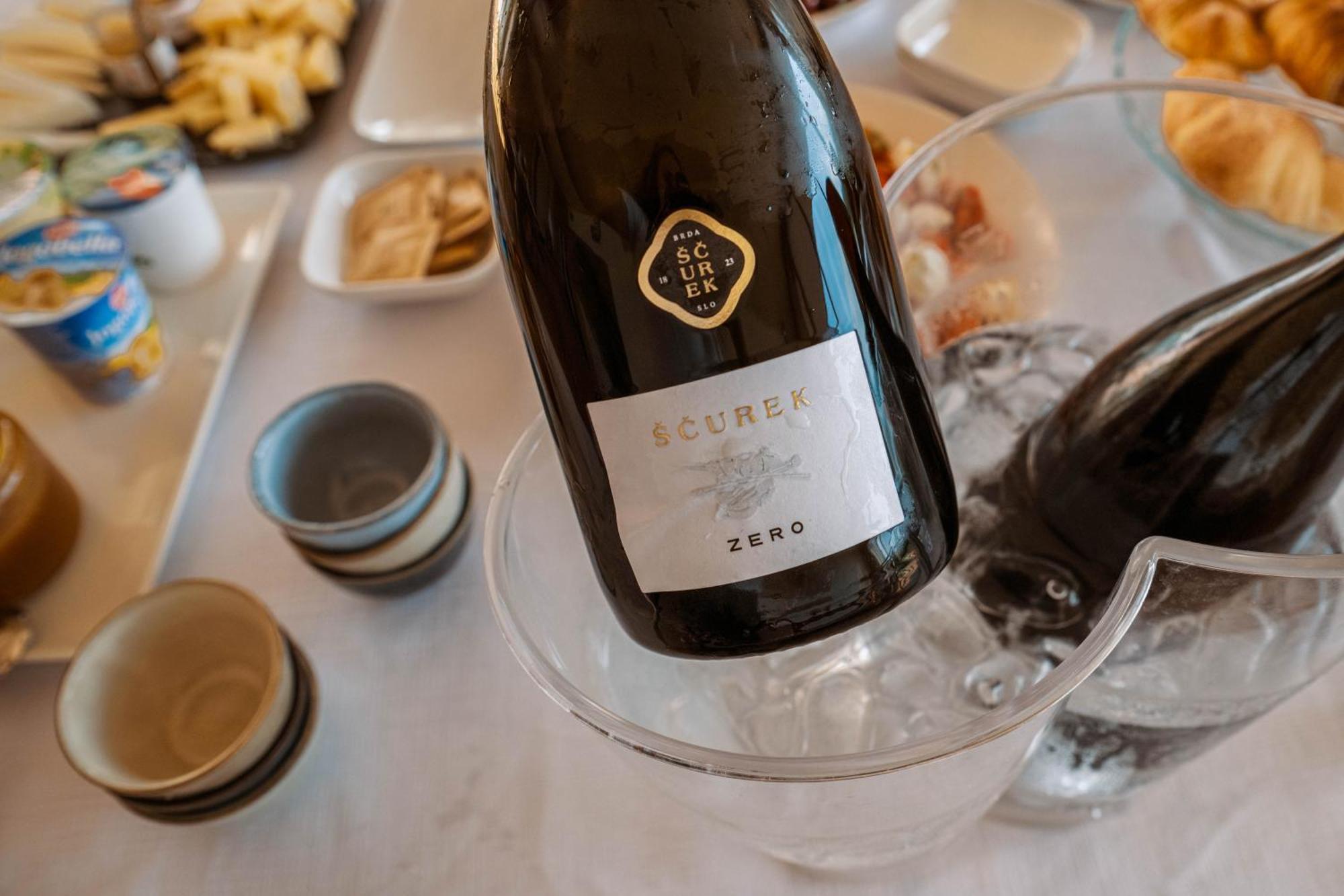 Posestvo Scurek Wine Bed & Breakfast Dobrovo Eksteriør bilde